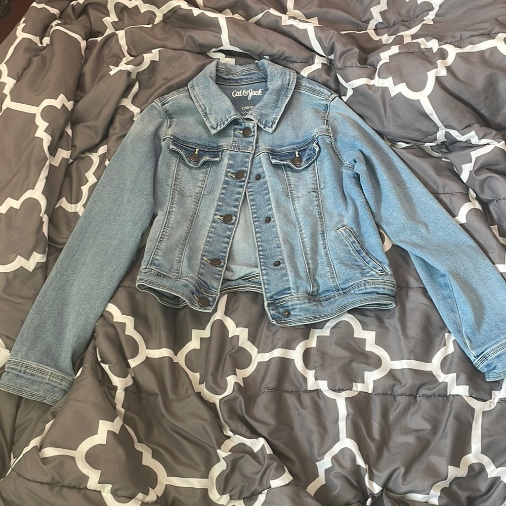 cute denim jacket perfect for the spring